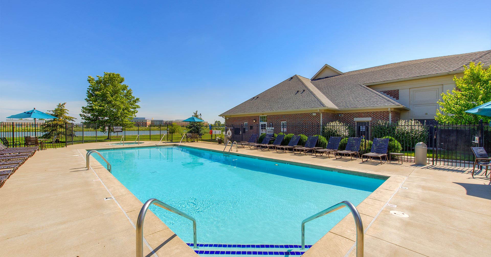 hotels in fishers indiana with outdoor pool